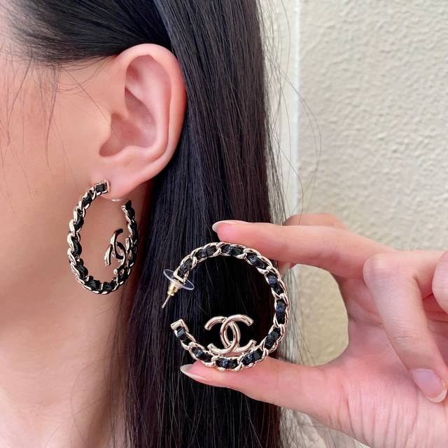 Chanel香奈儿 中古 双C耳钉原版复刻Logo 小香家的款式真心无需多介绍每一款都超好看，精致大方，非常显气质