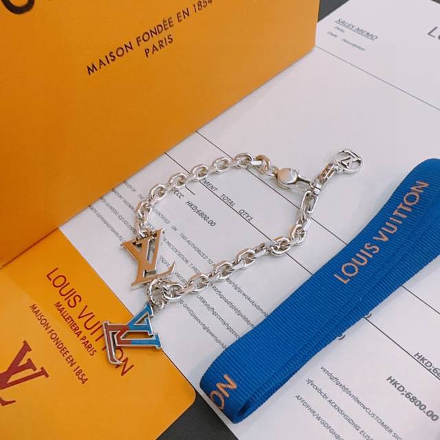 高品质路易威登Lv手链原单货专柜新款开模复古潮流时尚必备 男女均可佩戴 情侣款同款 摇滚朋克泰银风格 复古元素 潮流百搭 官网同款项链最新款链条档次更高明星经典