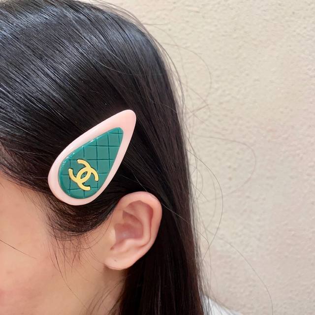 香奈儿菱形格双C发夹