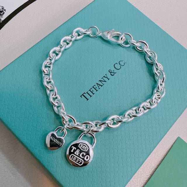 蒂芙尼手链 Tiffny&Co. 专柜精工银版本 明星同款 复古做旧风 原版复刻 纯手工打造 ～正品开模潮流时尚必备 男女均可佩戴 情侣款同款 摇滚朋克银风格