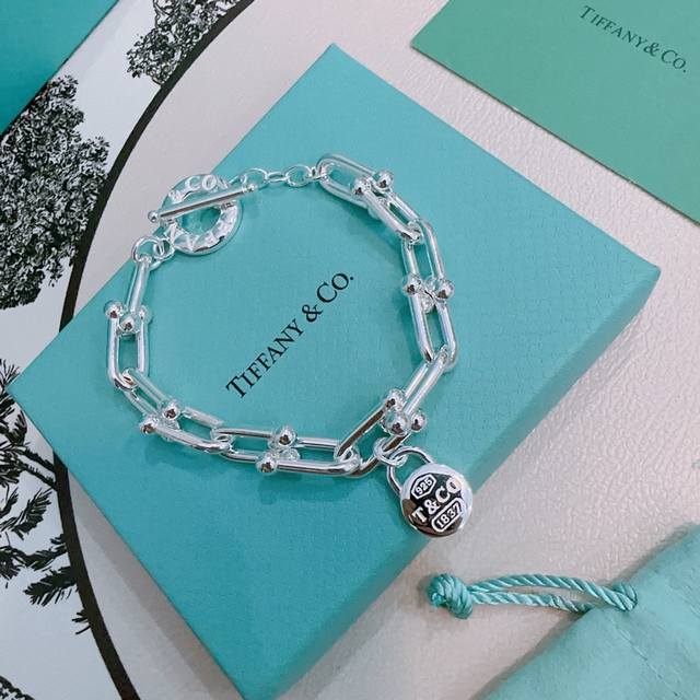 蒂芙尼手链 Tiffny&Co. 专柜精工银版本 明星同款 复古做旧风 原版复刻 纯手工打造 ～正品开模潮流时尚必备 男女均可佩戴 情侣款同款 摇滚朋克银风格