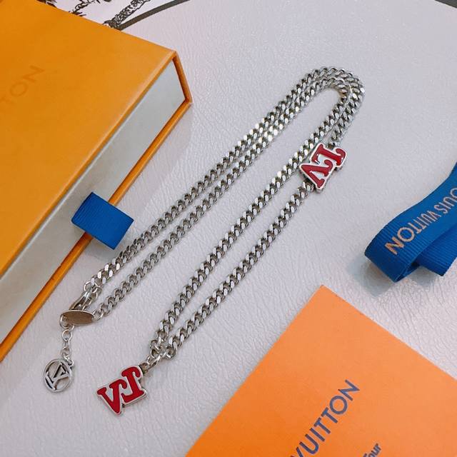 路易威登 Lv项链原单货专柜新款开模复古潮流时尚必备 男女均可佩戴 情侣款同款 摇滚朋克泰银风格 复古元素 潮流百搭 官网同款项链最新款链条档次更高明星经典款项