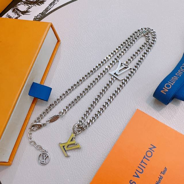 路易威登 Lv项链原单货专柜新款开模复古潮流时尚必备 男女均可佩戴 情侣款同款 摇滚朋克泰银风格 复古元素 潮流百搭 官网同款项链最新款链条档次更高明星经典款项