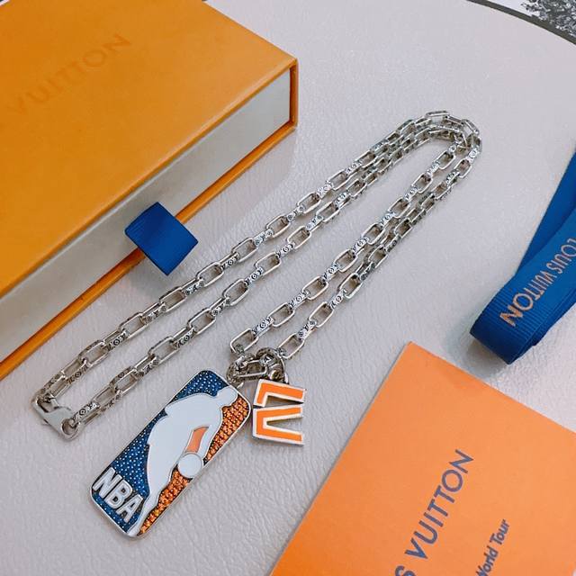 路易威登 Lv项链原单货专柜新款开模复古潮流时尚必备 男女均可佩戴 情侣款同款 摇滚朋克泰银风格 复古元素 潮流百搭 官网同款项链最新款链条档次更高明星经典款项
