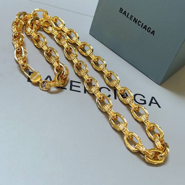 原单货新品 巴黎世家项链 Balenciaga 新款项链专柜一致 细节做工精细 每个细节流程到位 设计工艺精细 火爆款出货 设计独特 复古风格 巴黎世家项链