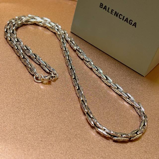 原单货新品 巴黎世家项链 Balenciaga 新款项链专柜一致 细节做工精细 每个细节流程到位 设计工艺精细 火爆款出货 设计独特 复古风格 巴黎世家项链