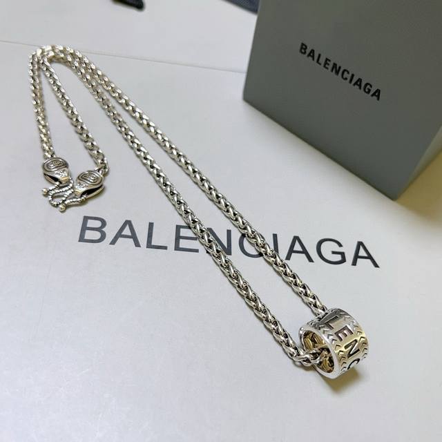 原单货新品 巴黎世家项链 Balenciaga 新款项链专柜一致 细节做工精细 每个细节流程到位 设计工艺精细 火爆款出货 设计独特 复古风格 巴黎世家项链