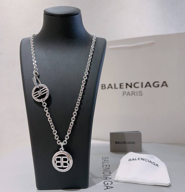 原单货新品 巴黎世家项链 Balenciaga 新款项链专柜一致 细节做工精细 每个细节流程到位 设计工艺精细 火爆款出货 设计独特 复古风格 巴黎世家项链