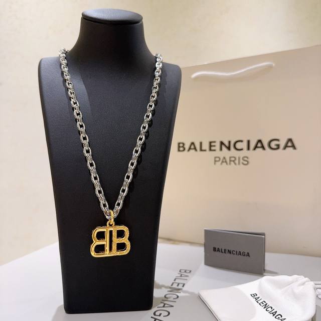 原单货新品 巴黎世家项链 Balenciaga 新款项链专柜一致 细节做工精细 每个细节流程到位 设计工艺精细 火爆款出货 设计独特 复古风格 巴黎世家项链