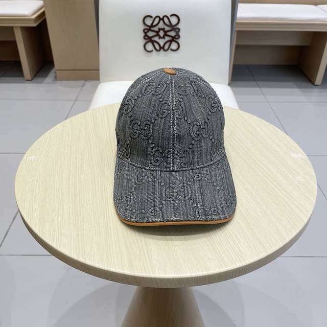 Gucci古奇新款原单棒球帽， 大双G，专柜1:1开模订制，完美对花，原版帆布面料+头层牛皮，轻盈透气！基础头围56，贴片可调节。