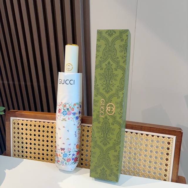 Gucci古奇 三折自动折叠晴雨伞 时尚原单代工品质 细节精致 看得见的品质 打破一成不变 色泽纯正艳丽！