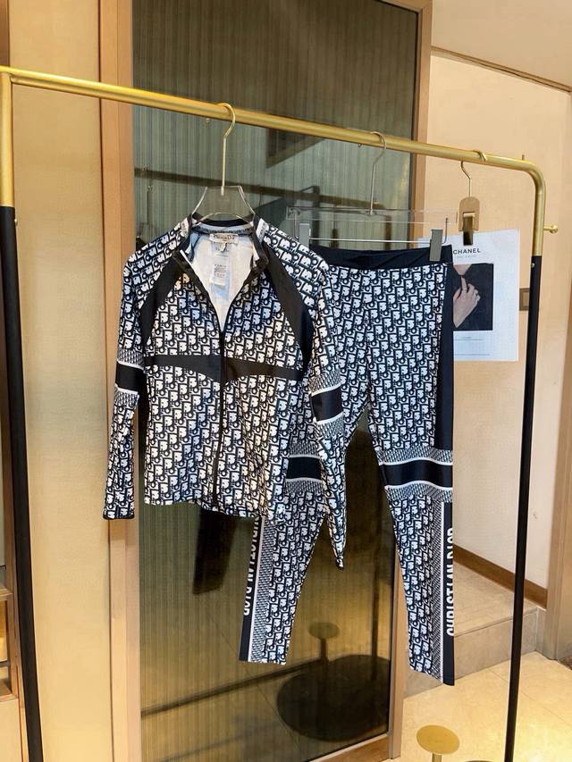 Dior新款高弹力健身瑜伽服运动套装 修身提臀显瘦打底裤脚 码数：Sm L Xl