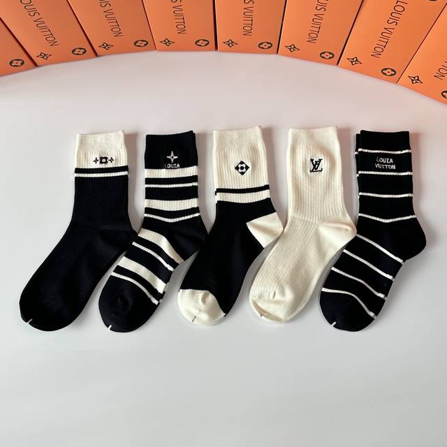 特 配包装 Lv 路易威登 新款羊毛刺绣中长款堆堆袜袜子！一盒五双， 专柜同步筒款袜子，大牌出街，潮人必备超好搭