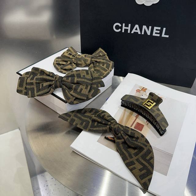 配包装盒 Fendi 芬迪 F弹簧夹，复古气质美，简约百搭！小姐姐闭眼入