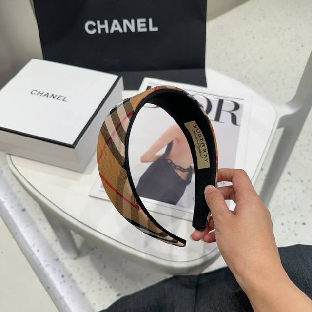 配包装盒 Burberry 巴宝莉 最新经典格子发箍，时尚潮流，实用百搭，非常好看