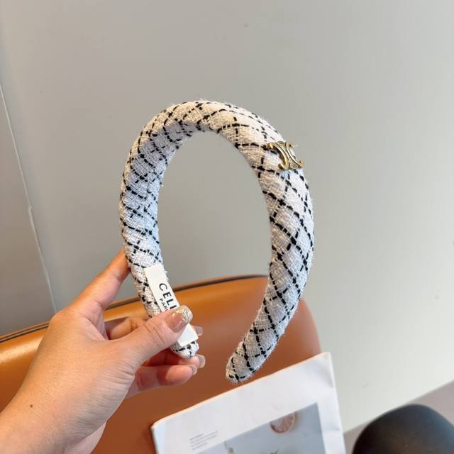 配包装 Celine 赛琳 网红爆款发箍，佩戴舒适无压力，造型搭配必备头饰！非常时尚百搭！女神必备！名媛范儿。