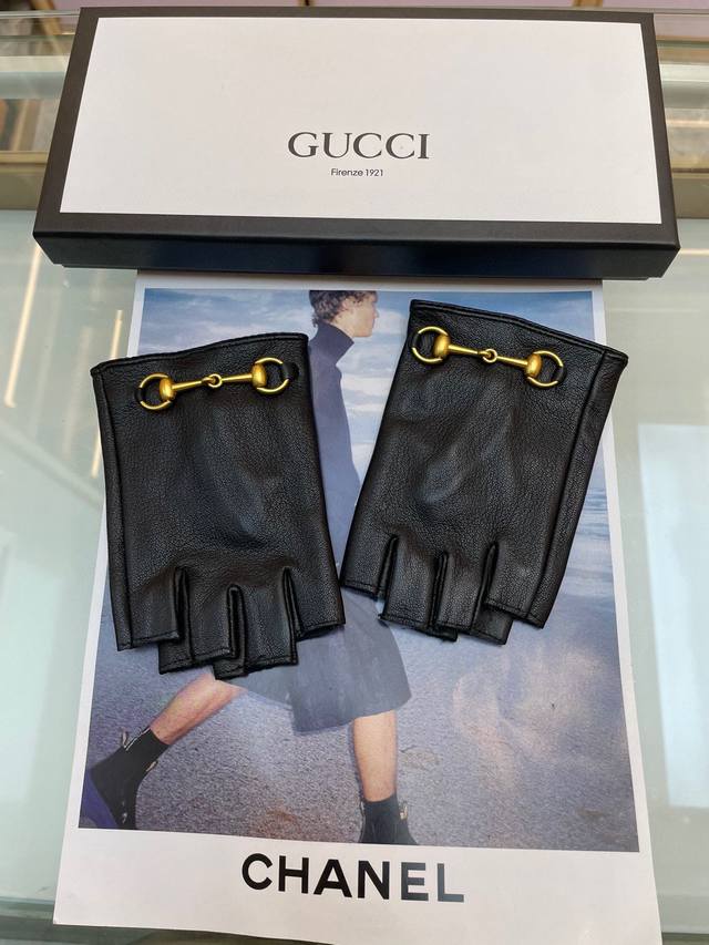 Gucci 欧洲新款 顶级原单 女士高档半指手套 百分百选用进口羊皮 皮质光滑细腻柔软 手感一流认准进口羊皮特有手感顶级做工任何细节都不放过正品开版 码数：L