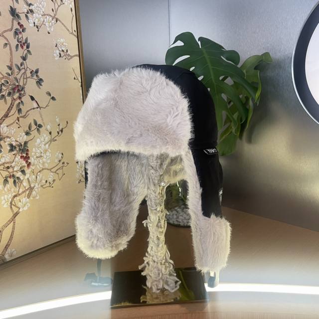 香奈儿Chanel 新款秋冬季雷锋帽加厚护耳帽子