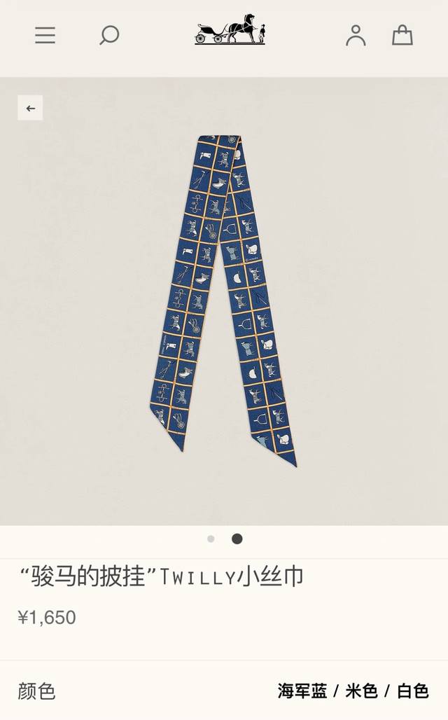 Phms2262 爱马仕新款Twilly 骏马披挂 顶级斜纹真丝打造 超精细的印花 字迹非常清晰 绝对是送礼自用的首选丝带既可绕于颈间，亦可缠于腕部、腰部，同样