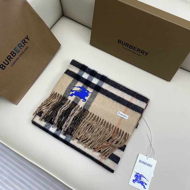 最新款 双面刺绣印花提花 大密度双面羊绒格子围巾 超高难度工艺 绝非一般Copy能做 原版开板 精致无比的细节所见即所得 送礼自留最佳选择 经典配色 容纳的下所