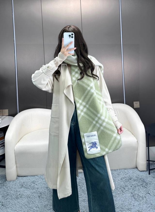 与去年帽子斗篷同一工厂P订单出货，拿过的亲懂，真正的货美价优 全智贤同款，百分百对版 Burberry可遇不可求的王炸级单品，绝对是独家级别，工艺与材料完全与正