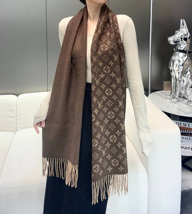 高版本，来了，超级中意非常稳我们的男款围巾且买且珍惜~~男款真的很少，一年也就出几款，都是出口订单所以比较难遇。男人的东西讲究少而精，好看的男款一定要收！这款L