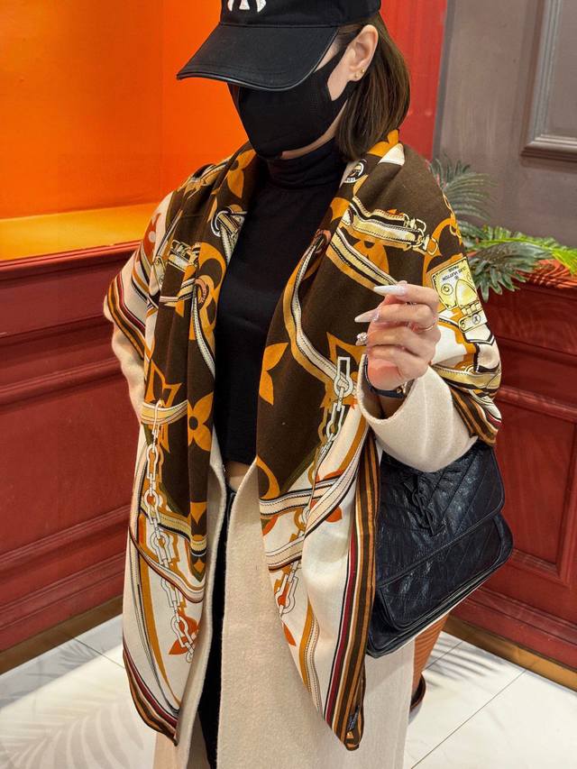 上新 Monogram Jacquard Denim 140丝绒 方巾 高定版 双面同色 有些款式他值得用最顶级的工艺去呈现 最具收藏价值丝巾款式 永远不会被淘