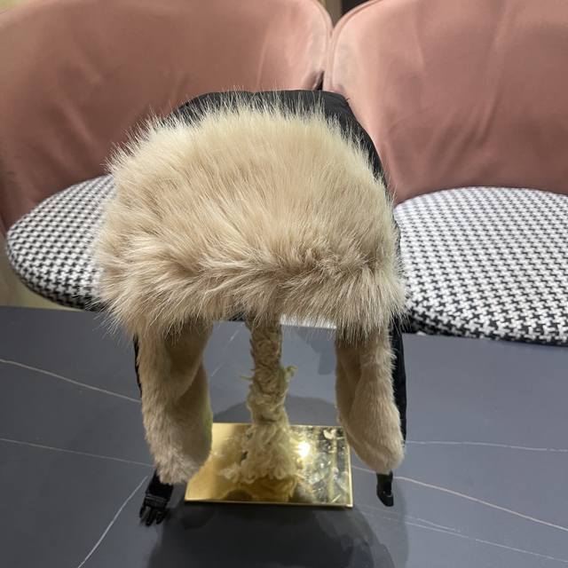 香奈儿Chanel 2025秋冬季雷锋帽加绒加厚护耳帽子防寒东北滑雪帽