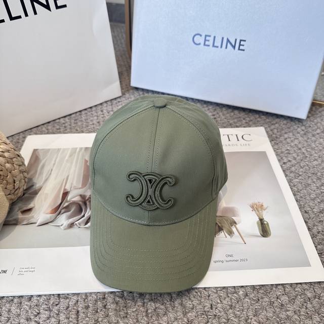 Celine赛琳 新款凯旋门棒球帽帽型完全按照定做。五金调节扣开模定做有Logo标。定做帽子内里Logo织带