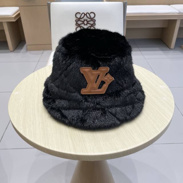 Lv 路易威登百搭渔夫帽女冬季毛绒绒户外保暖立体质感时尚高端盆帽显脸小防风