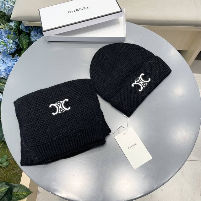 赛琳家。 羊毛套装帽子 经典套装帽子！帽子围巾！暖暖哒超级舒服～冬日小姐姐减龄神器哦～这个冬天你就差这么一套套装帽子啦～又保暖又时尚！男女通用款