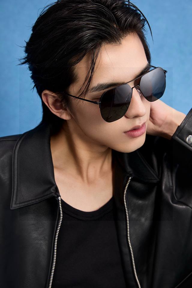 Gucci 男款炫彩飞行员偏光太阳镜 材质：高清尼龙加厚卡槽高清偏光镜片 无边框镜架颜型号：G01809