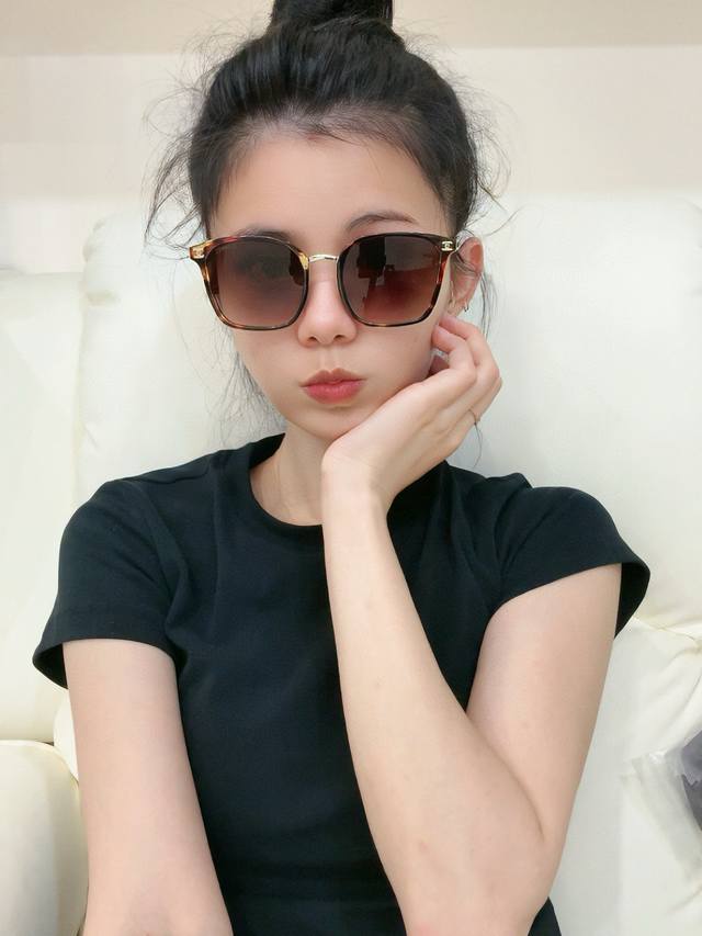 Chanel2025官方早春新款，众多明星同款 香奈儿新款大框墨镜 ，宝丽来超清太阳镜型号：Ch9076