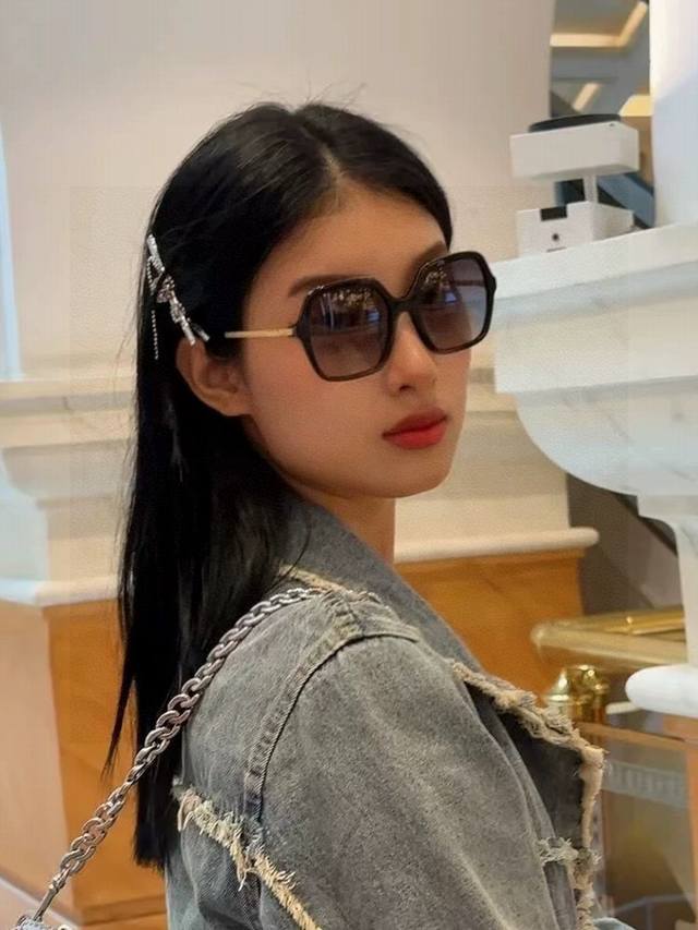 Gucci 2025开春新款 潮流爆款 时尚圆框偏光太阳镜 高品质 佩戴舒适 网红潮款墨镜 女士高清加厚偏光太阳镜 高品质超轻Tr镜框 型号：G9747