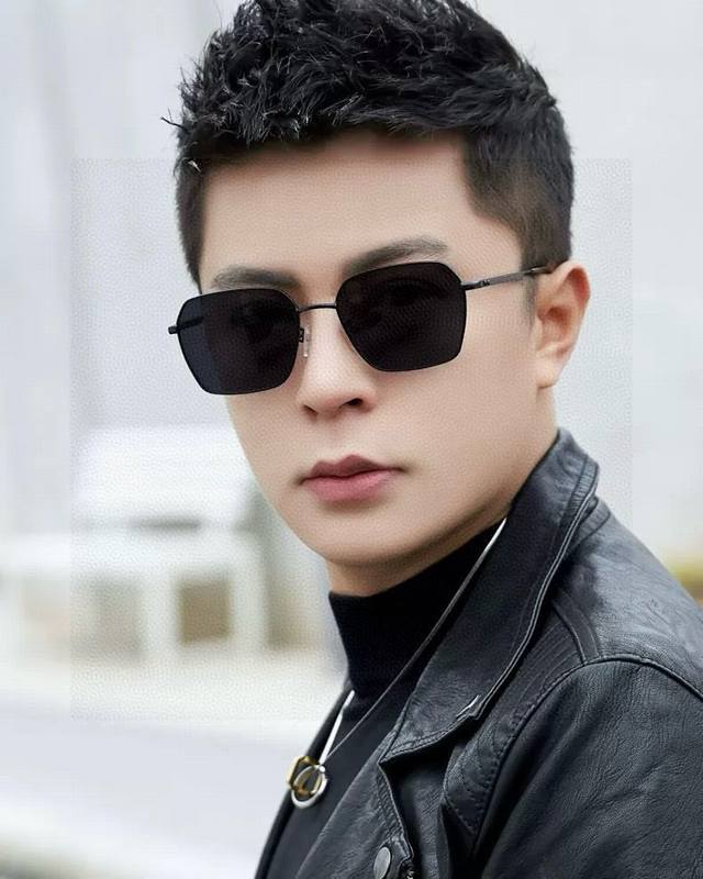 Gucci 男款炫彩飞行员偏光太阳镜 材质：高清尼龙加厚卡槽高清偏光镜片 无边框镜架颜型号：G68902