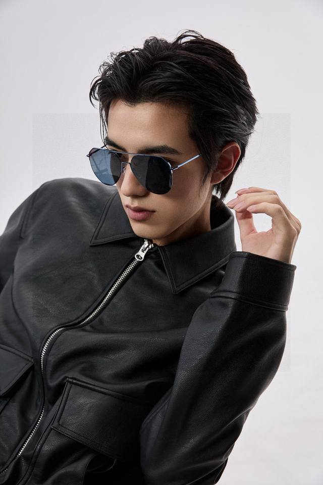 Gucci 男款炫彩飞行员偏光太阳镜 材质：高清尼龙加厚卡槽高清偏光镜片 无边框镜架颜型号：G11809