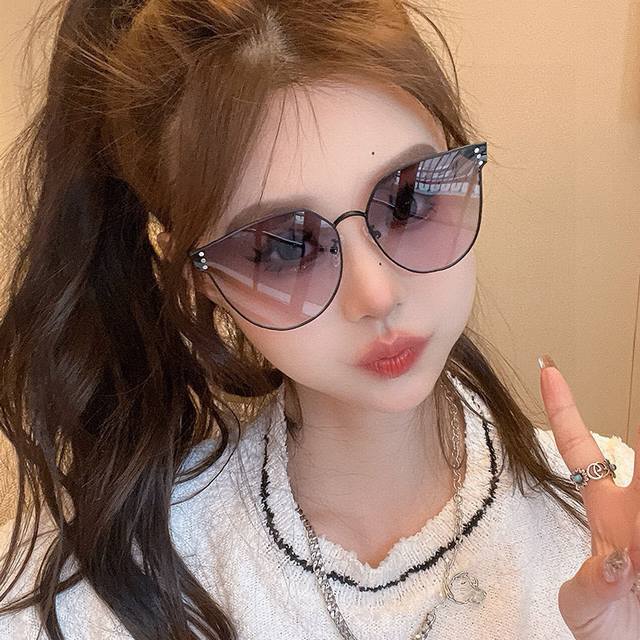 Gucci 2025开春新款 潮流爆款 时尚太阳镜 高品质 佩戴舒适 网红潮款墨镜 型号：G3660