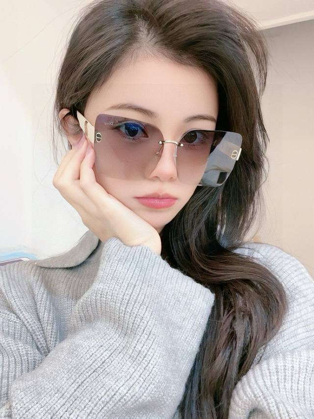 Dior-迪奥 2025开春新款 潮流爆款 时尚方框太阳镜 高品质 佩戴舒适 网红潮款墨镜 型号：D3550