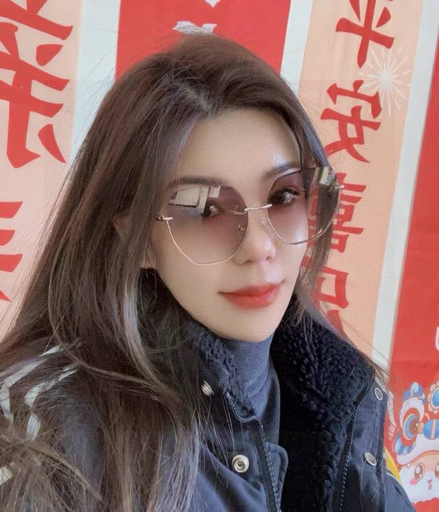 香奈儿-尼龙偏光太阳镜 2025开春新款 潮流爆款 时尚多边形偏光太阳镜 高品质 佩戴舒适 网红潮款墨镜 女士高清尼龙偏光太阳镜 高品质镜框 型号：Ch0637