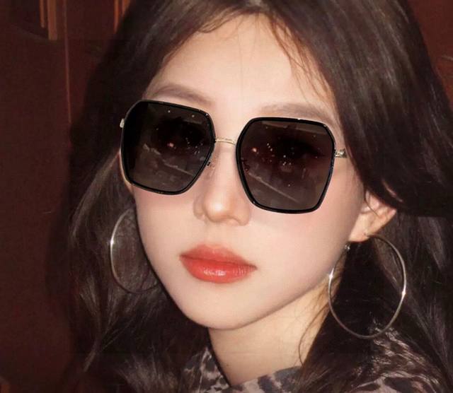 Dior-迪奥 2025开春新款 潮流爆款 时尚尼龙偏光太阳镜 高品质 佩戴舒适 网红潮款墨镜 型号：D7635