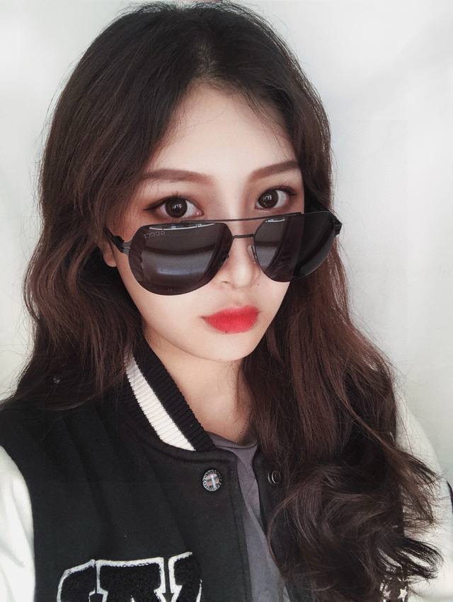 Gucci 2025新款女男情侣太款阳Ip电镀永不褪色 卖点：超轻超有弹性幅整眼镜螺无丝重的要是压不坏、镜片：高清尼镜龙片 型号：G5013