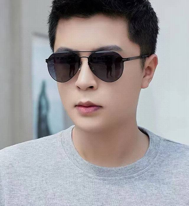 Gucci 2025春夏新款超轻无螺丝压不坏系列情侣款太阳镜高清尼龙镜片完美品质，适合各种脸型，经典太阳镜亮相时装周.超酷拉风 实物精致 超个性 型号：G570