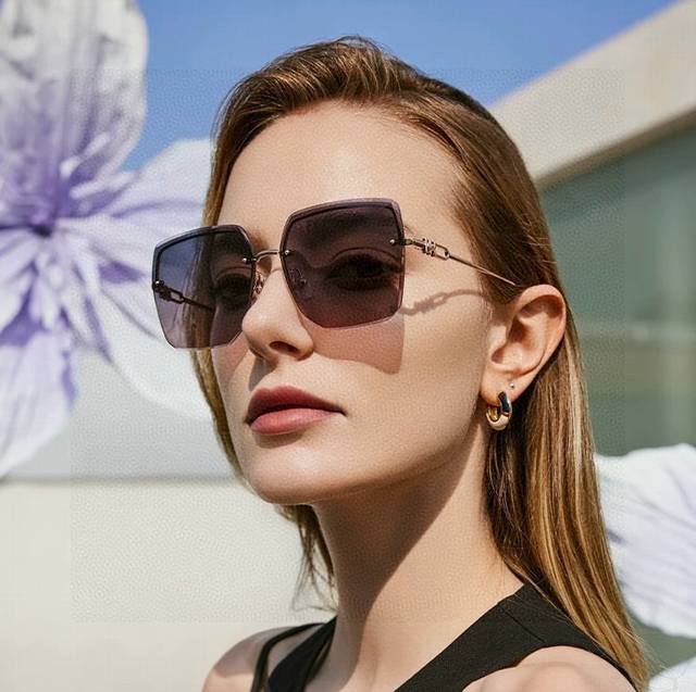 尼龙偏光系列 爱马仕无框太阳镜墨方框设计，不挑脸型，无论搭配大衣还是连衣裙都非常显气质尼龙偏光镜片预防紫外线 型号：H5388