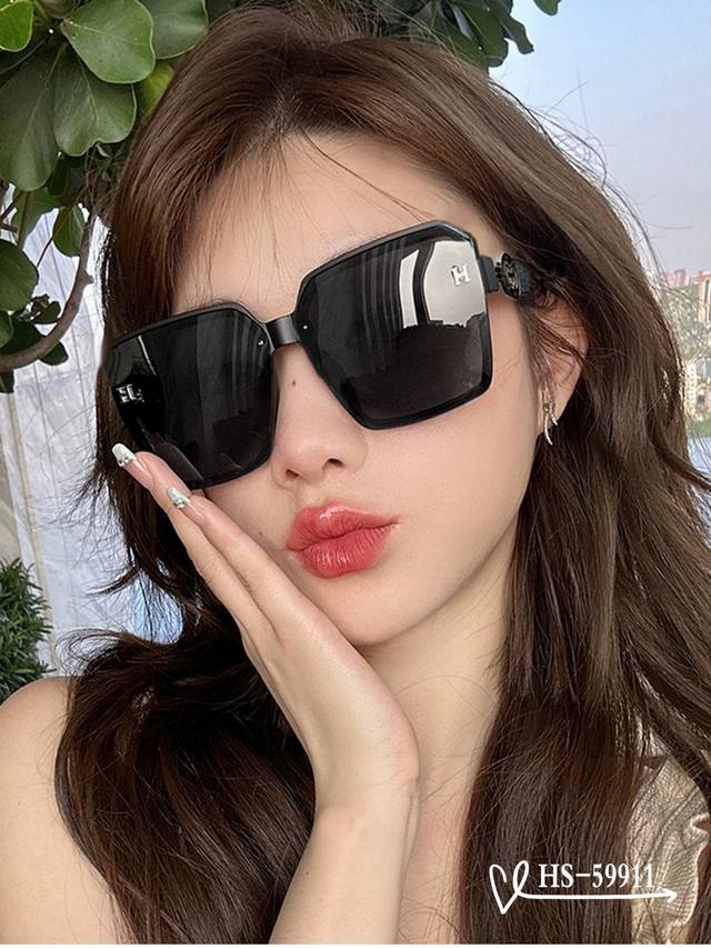 爱马仕-Hermes . 宝丽来树脂偏光镜片 . Tr90镜架轻便佩戴舒适 . Size：59-13-147， . 新款太阳镜减轻强光负担，遮挡有害光线防辐射，