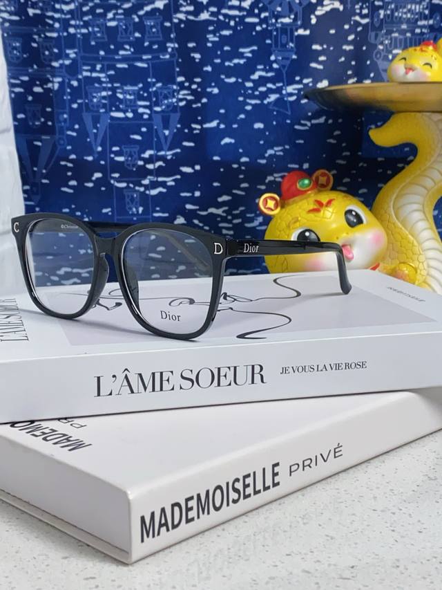 Dior迪奥 2025新款 素颜黑框眼镜女Ins韩版D字显脸小灰色防蓝光平光镜变色近视眼镜男女通用