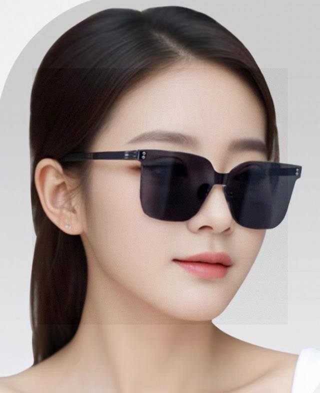 Gucc* 2025 新款男女情侣款太阳Ip电镀永不褪色 卖点：超轻超有弹性整幅眼镜无螺丝重要的是压不坏、镜片：高清尼龙偏光镜片 型号：G910