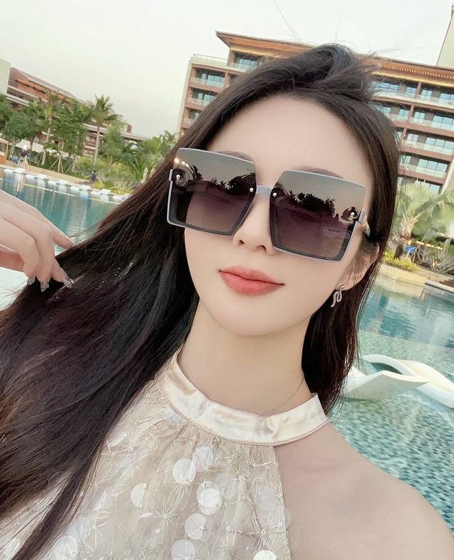 Chanel 香奈儿 2025新款潮流爆款 时尚方框太阳镜 佩戴舒适 网红潮款墨镜 女士高清加厚偏光太阳镜 高品质Tr镜框 型号Ch6711