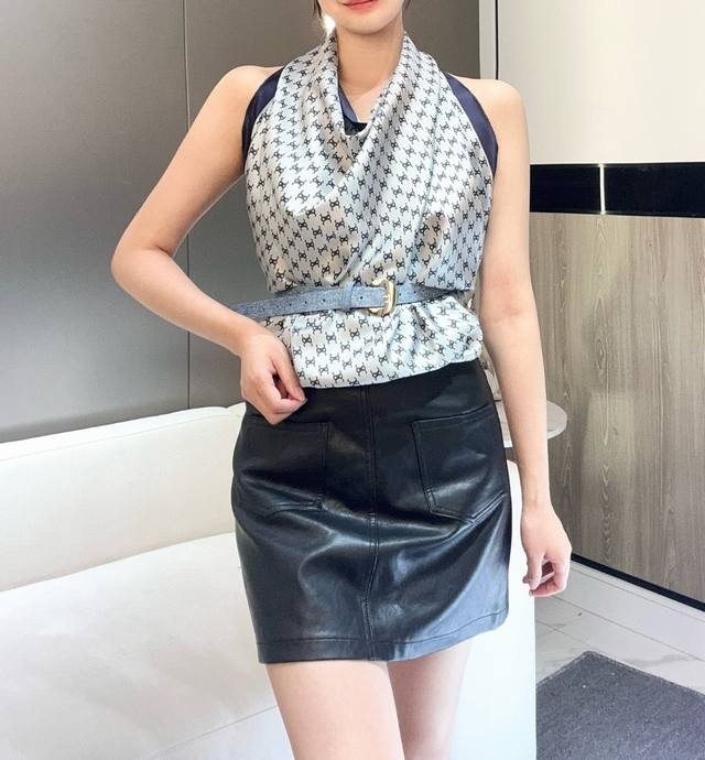 真丝上新 惊艳！披着围着都美的~让人过目不忘！！ Celine这款出来的效果真的，一秒美晕！！太有设计感了，高级的丝巾，太美了太美了！怎么会有这么好看的花色啊天