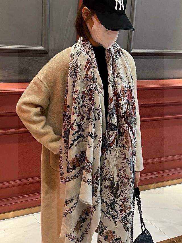 金银丝款 Dior专柜款～就是告诉大家这款必须收～上新 新款长羊绒专柜同步这个Size不大不小特别好搭配，品质超级好拿到手就会懂的高端品质，高端细节所见即所得重