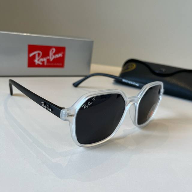 F35103 雷朋 Rayban 经典飞行镜系列 作为美国空军的标志之一，深受各大明星追捧始终引领世界潮流风向标，永不落时的风格、永无止境的灵感，一直在创新，从